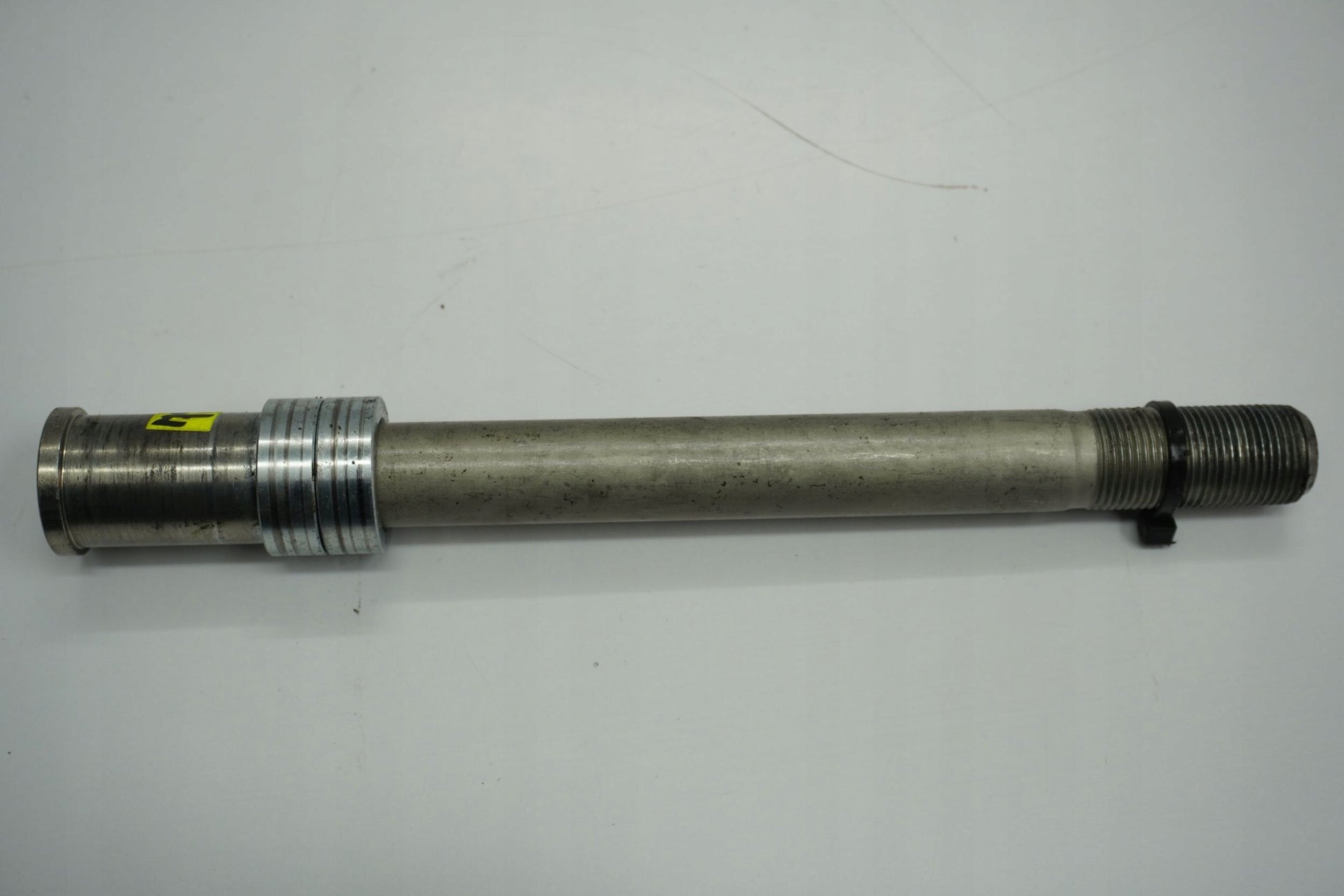 KAWASAKI Z 900 RS 18- Vorderachse Achse vorne Radachse front axle 2