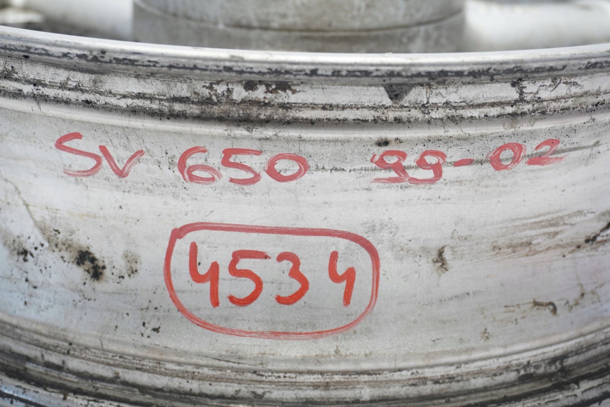 SUZUKI SV 650 S 99-02 Felge hinten Wheel Hinterrad 6