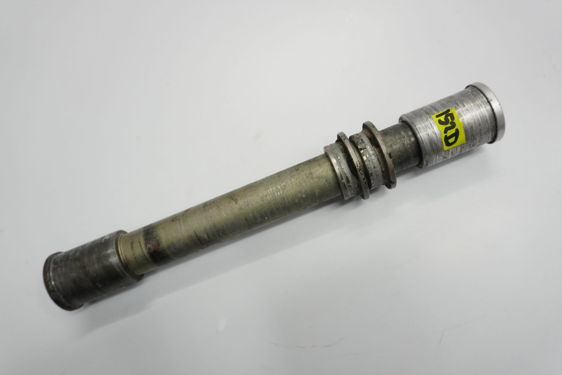 KAWASAKI GTR 1400 10-14 Vorderachse Achse vorne Radachse front axle 4