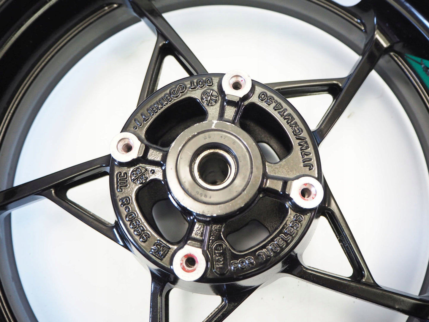 KAWASAKI Z 650 17-19 Felge hinten Wheel Hinterrad 4