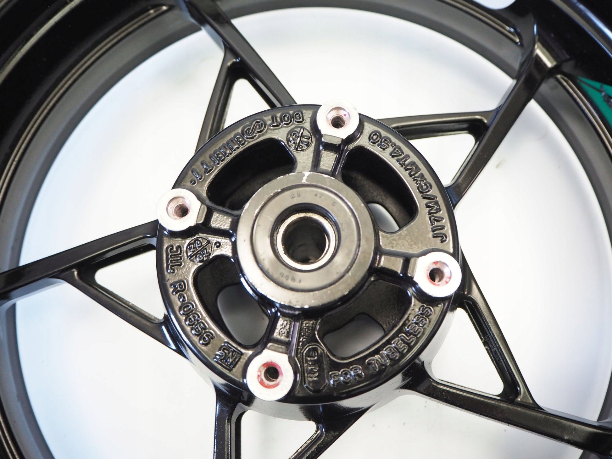 KAWASAKI Z 650 17-19 Felge hinten Wheel Hinterrad 4