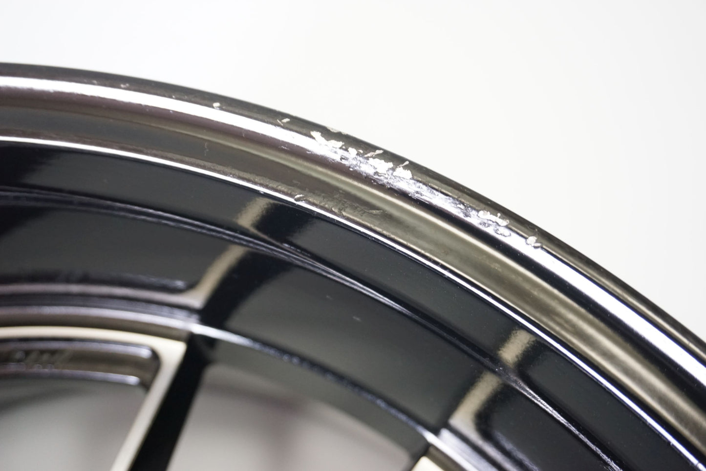 DUCATI DIAVEL 1200 Felge hinten Wheel Hinterrad 2