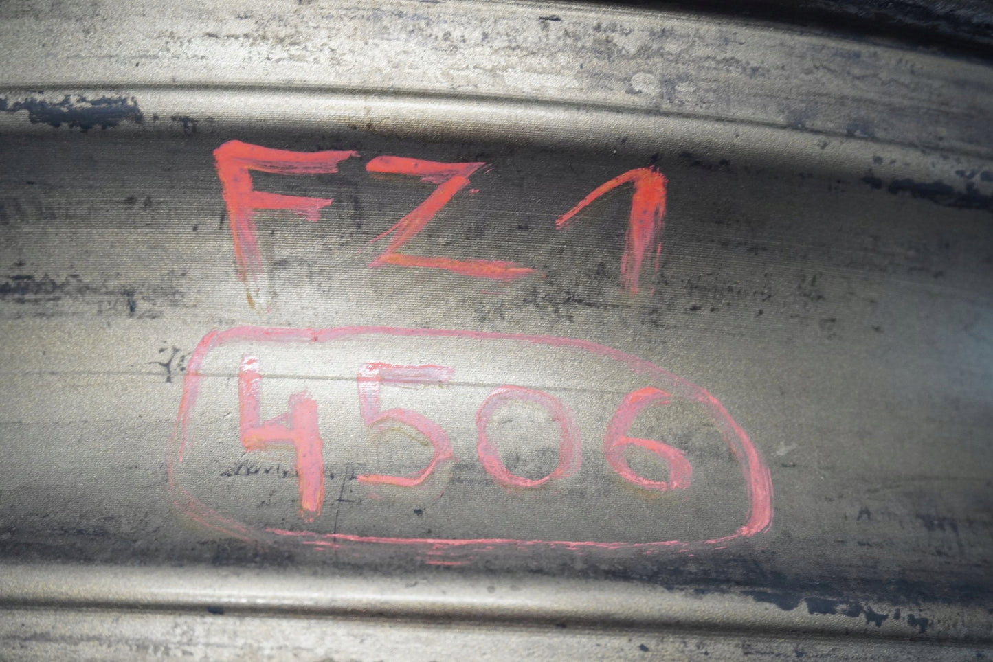 YAMAHA FZ1 1000 N FAZER RN16 06-15 Felge vorne Wheel Vorderrad 7