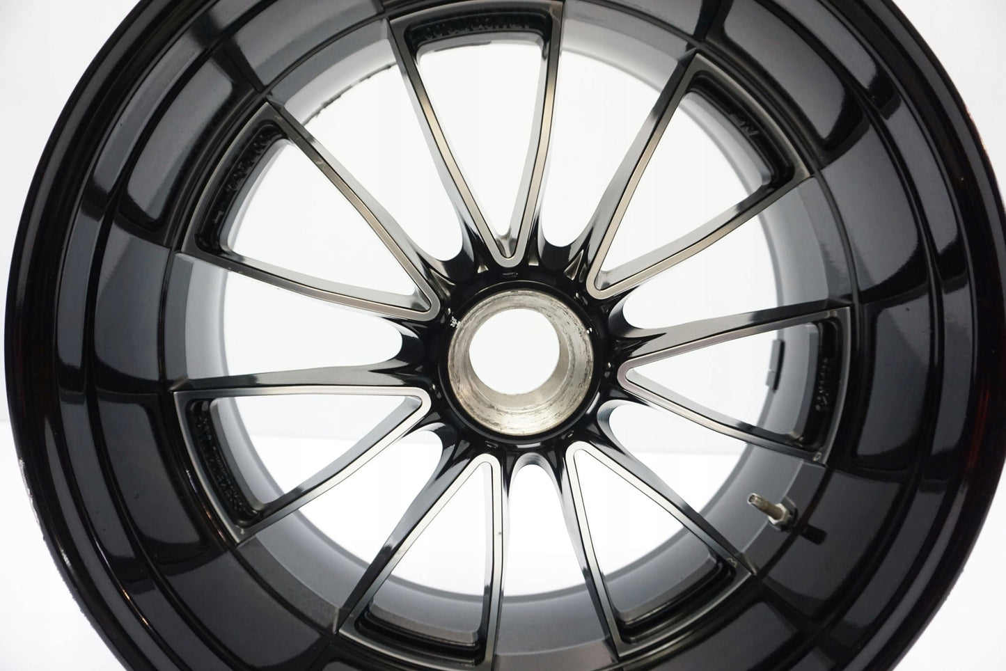 DUCATI DIAVEL 1200 Felge hinten Wheel Hinterrad 8