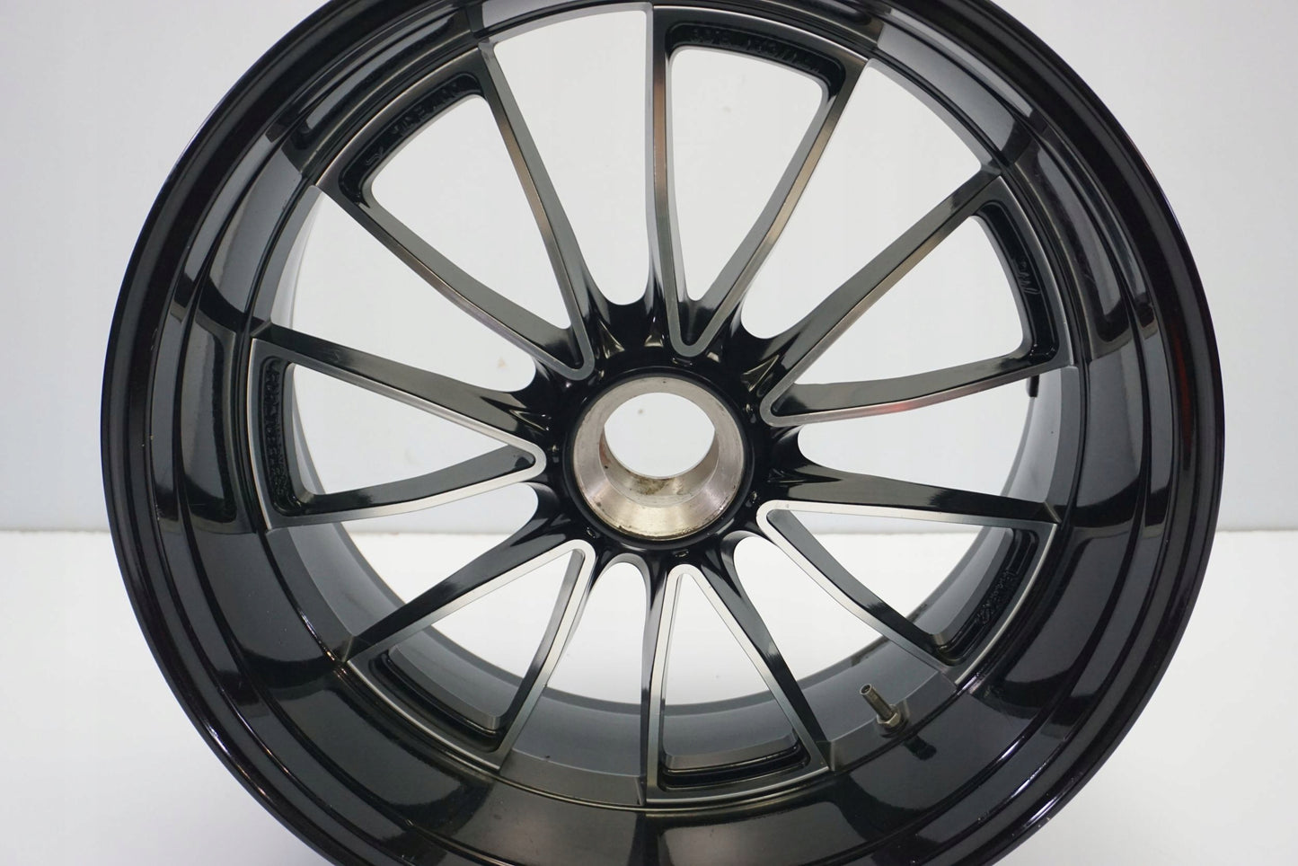 DUCATI DIAVEL 1200 11-13 Felge hinten Wheel Hinterrad 8