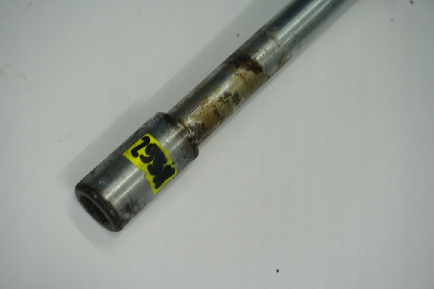 SUZUKI DL 650 V-STROM 19- Vorderachse Achse vorne Radachse front axle 3