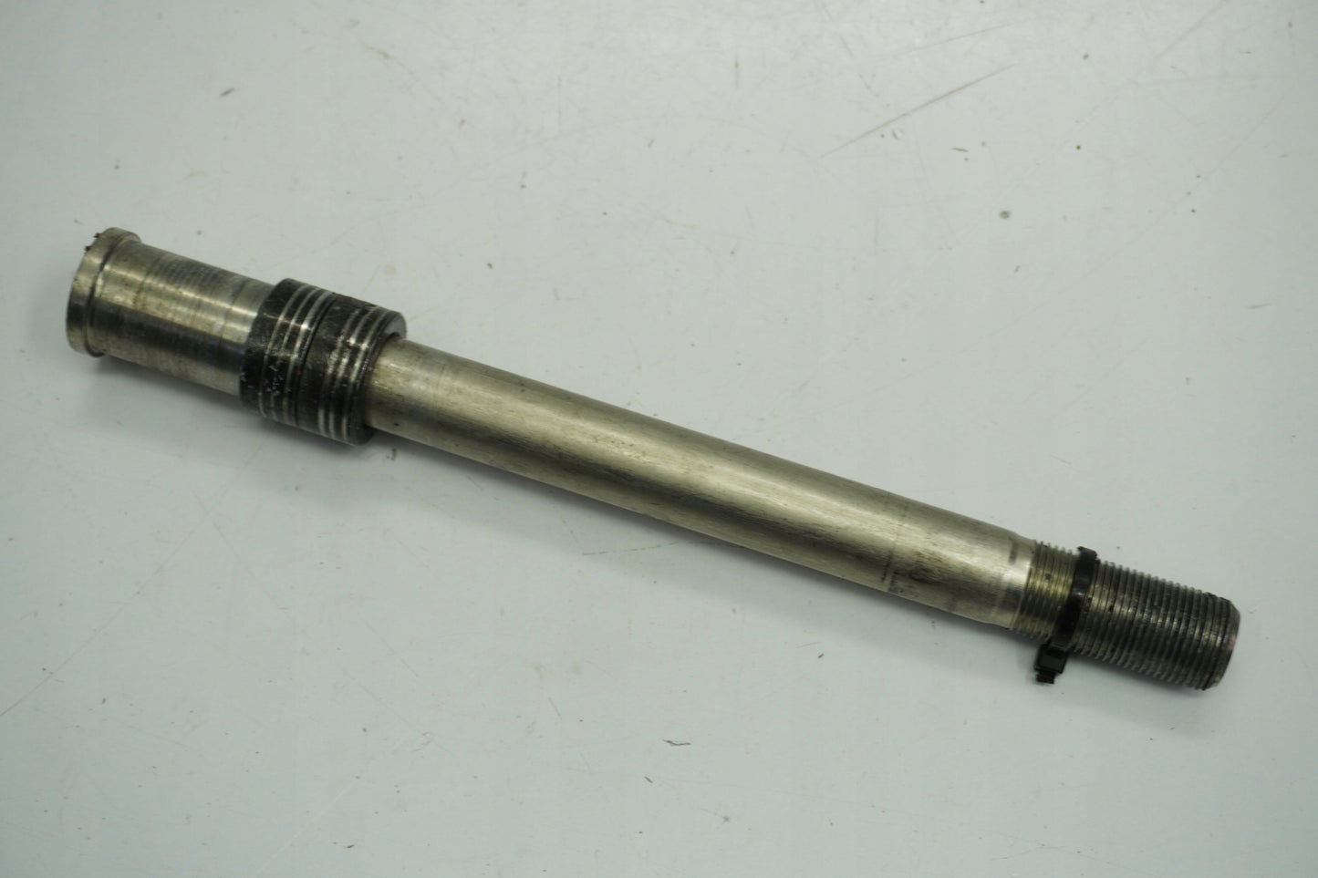 KAWASAKI Z1000 14-19 Vorderachse Achse vorne Radachse front axle 2