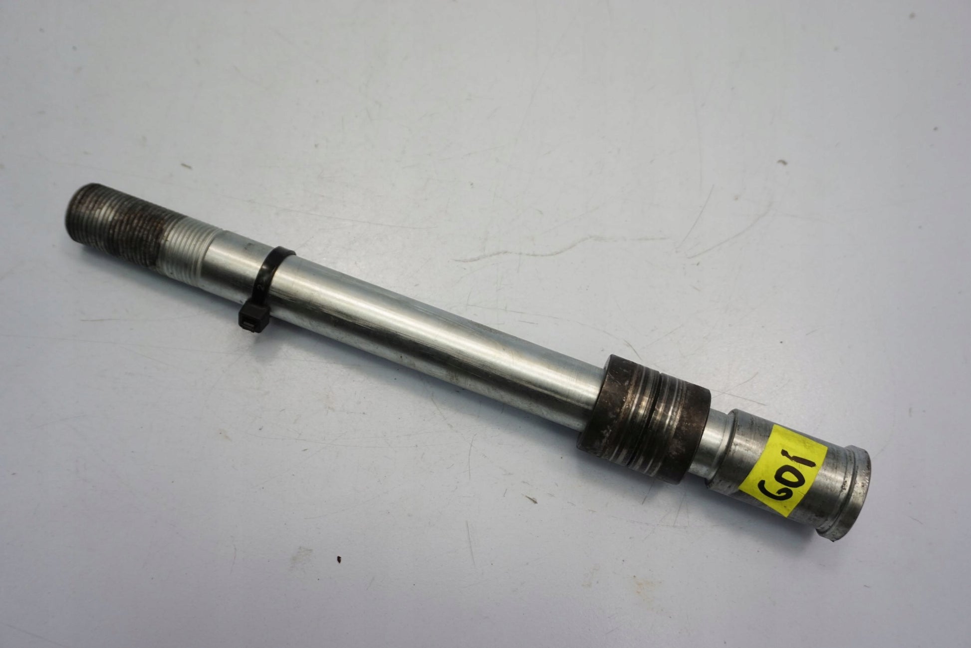 KAWASAKI ER-6F 650 05-08 Vorderachse Achse vorne Radachse front axle 2