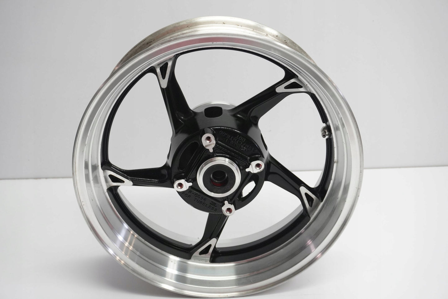 KAWASAKI Z1000 10-13 Felge hinten Wheel Hinterrad 9