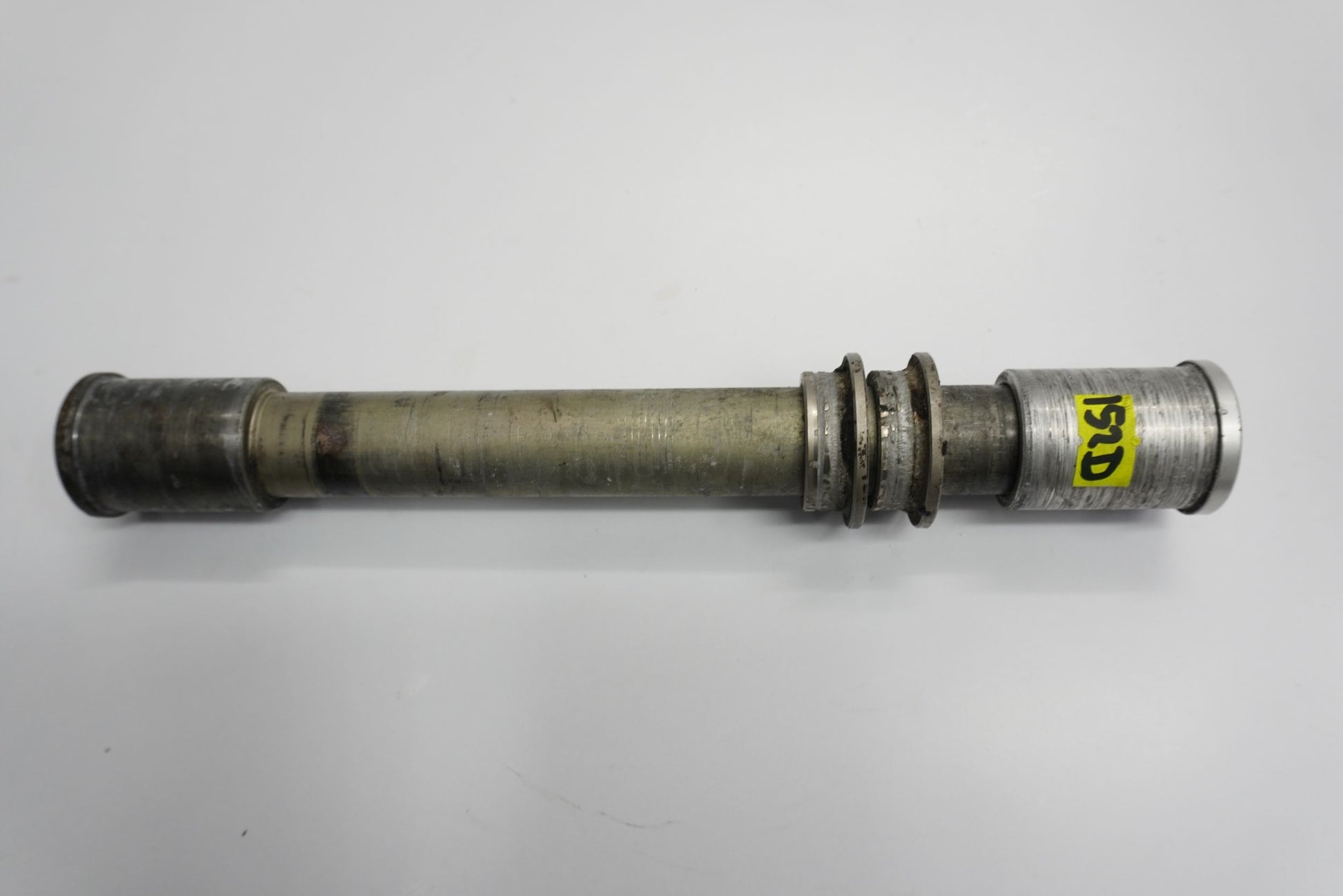 KAWASAKI GTR 1400 10-14 Vorderachse Achse vorne Radachse front axle 2