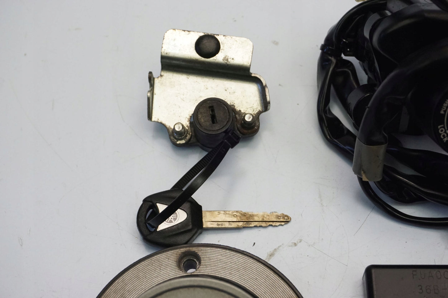 YAMAHA XJ6 N 09-16 Schlosssatz Zündschloss Lock Set