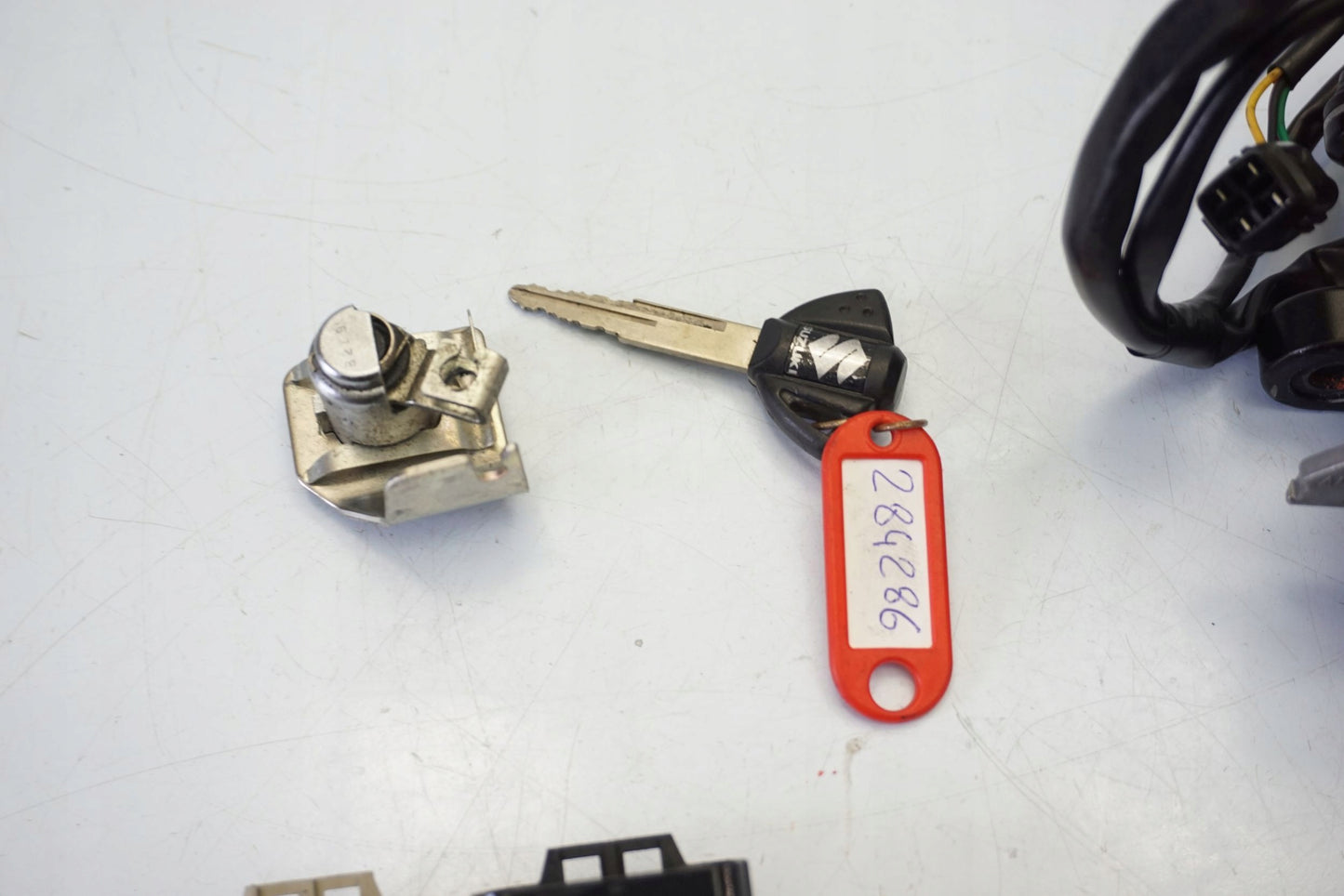 SUZUKI GSX-R 600 750 K8 K9 L0 Schlosssatz Zündschloss Lock Set