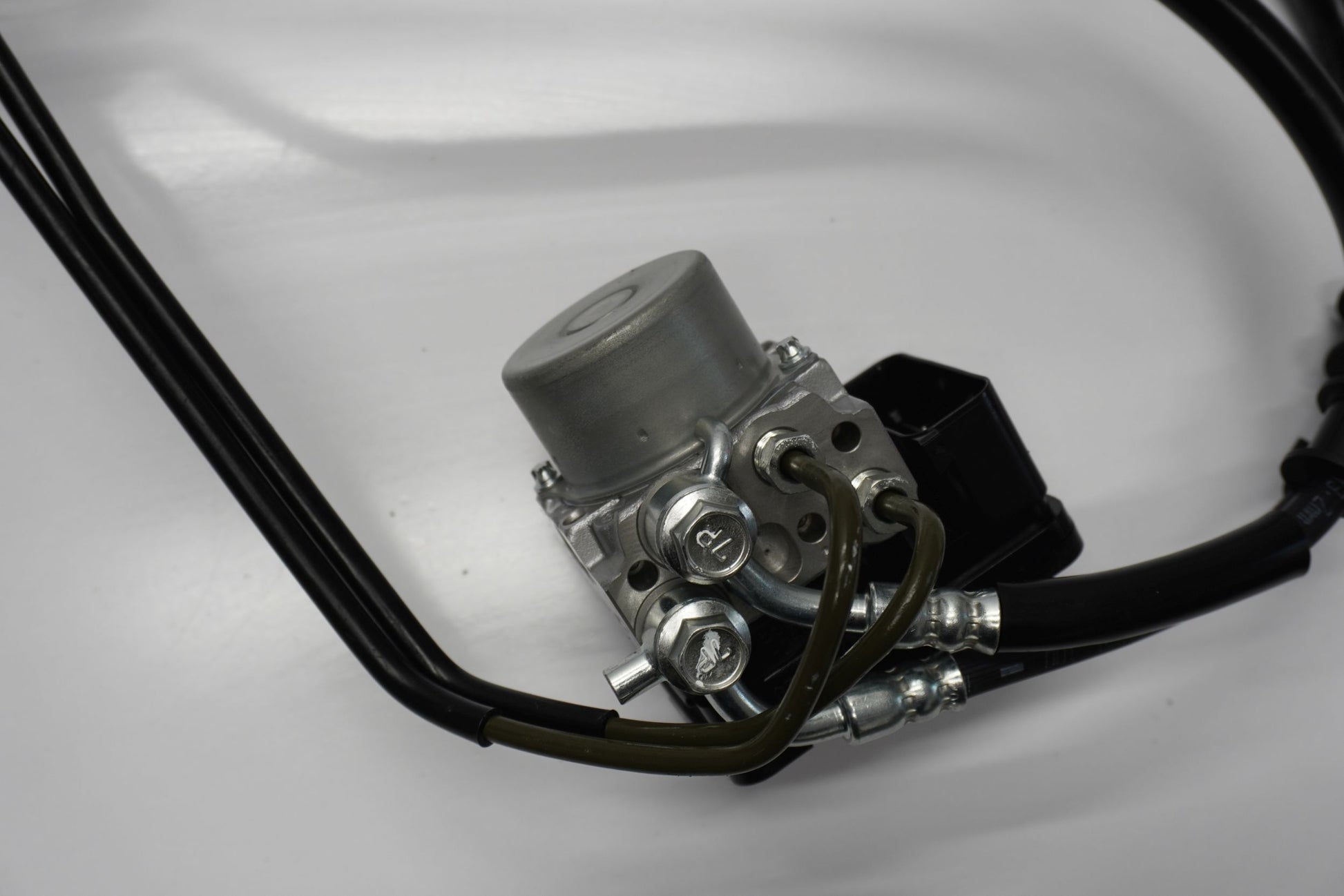 SUZUKI V-STROM 800 23- ABS Pumpe Druckmodulator 3