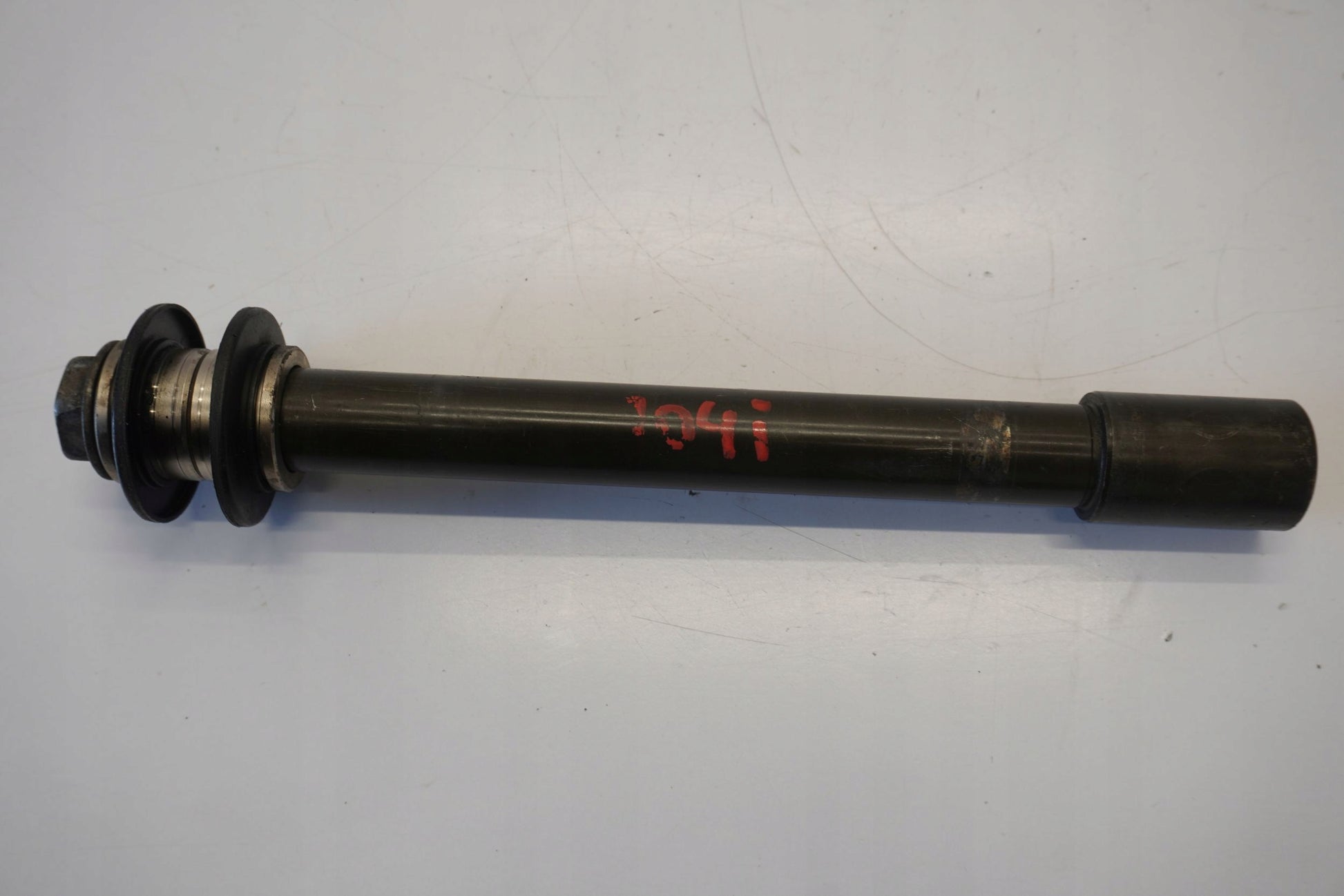 YAMAHA YZF-R6 RJ11 06-07 Vorderachse Achse vorne Radachse front axle 2
