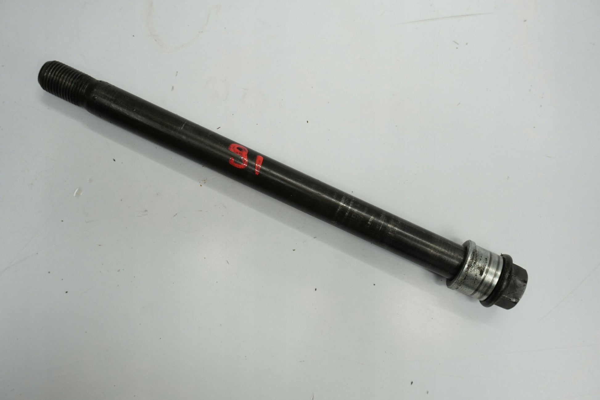 YAMAHA FZS FAZER 600 00-01 Vorderachse Achse vorne Radachse front axle 6