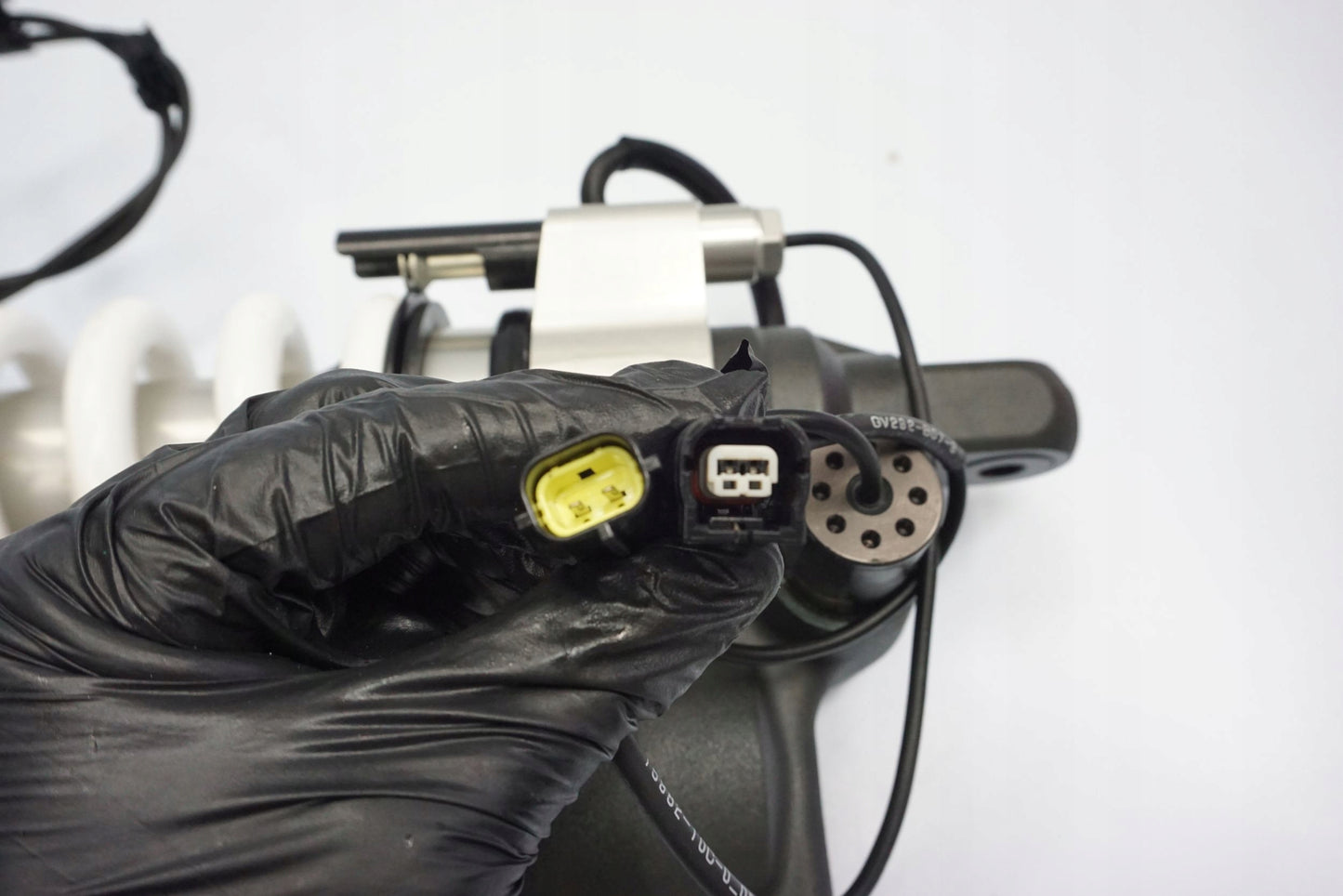 TRIUMPH TIGER 1200 RALLY EXPLORER 22- Stoßdämpfer Federbein shock absorber 3