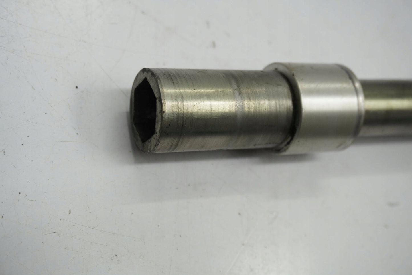 TRIUMPH STREET TRIPLE 675 07-12 Vorderachse Achse vorne Radachse front axle 2