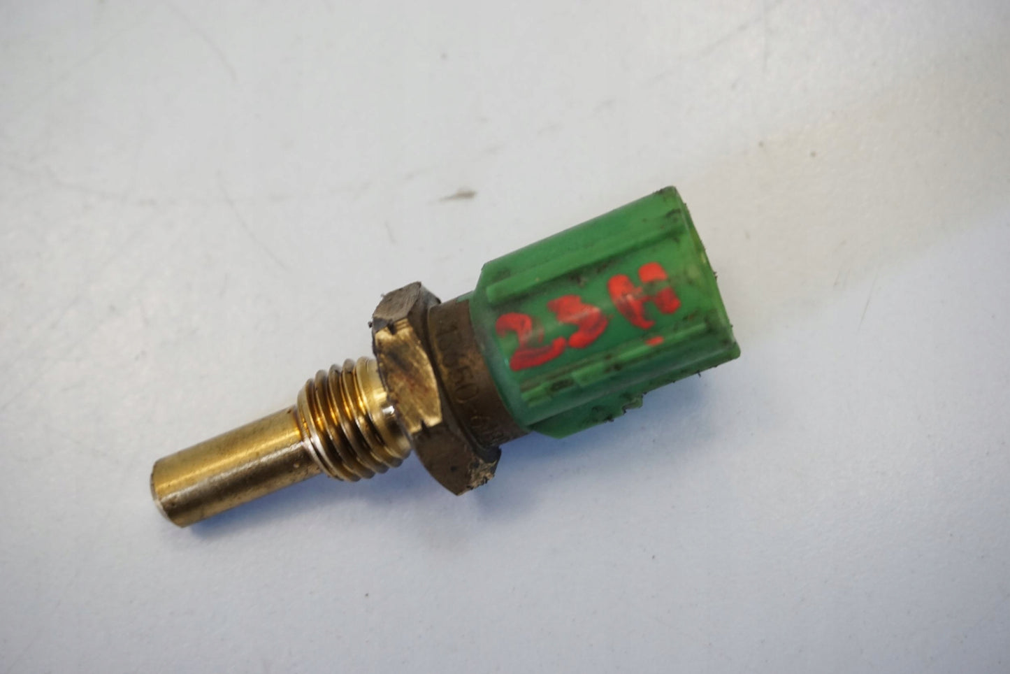 SUZUKI GSR 600 06-10 Temperatursensor Thermostat Temperature sensor