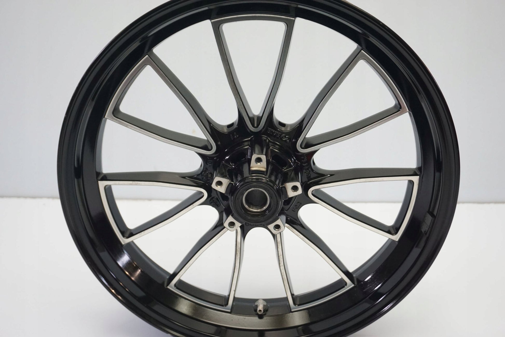 DUCATI DIAVEL 1200 11-13 Felge vorne Wheel Vorderrad 7