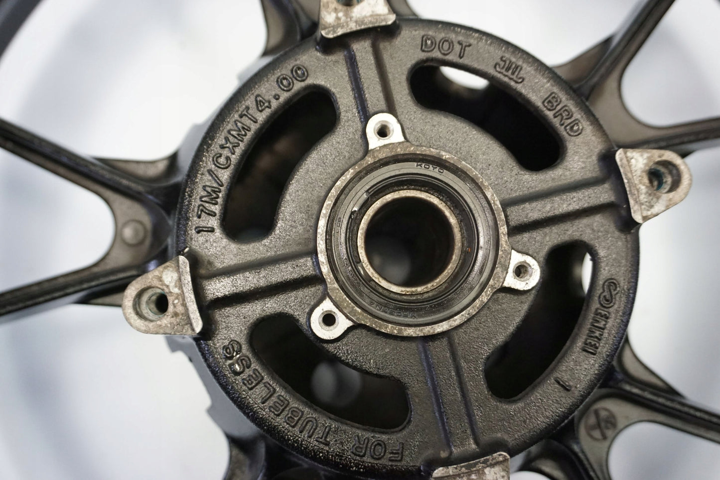 SUZUKI DL 1000 V-STROM 14-16 Felge hinten Wheel Hinterrad 6