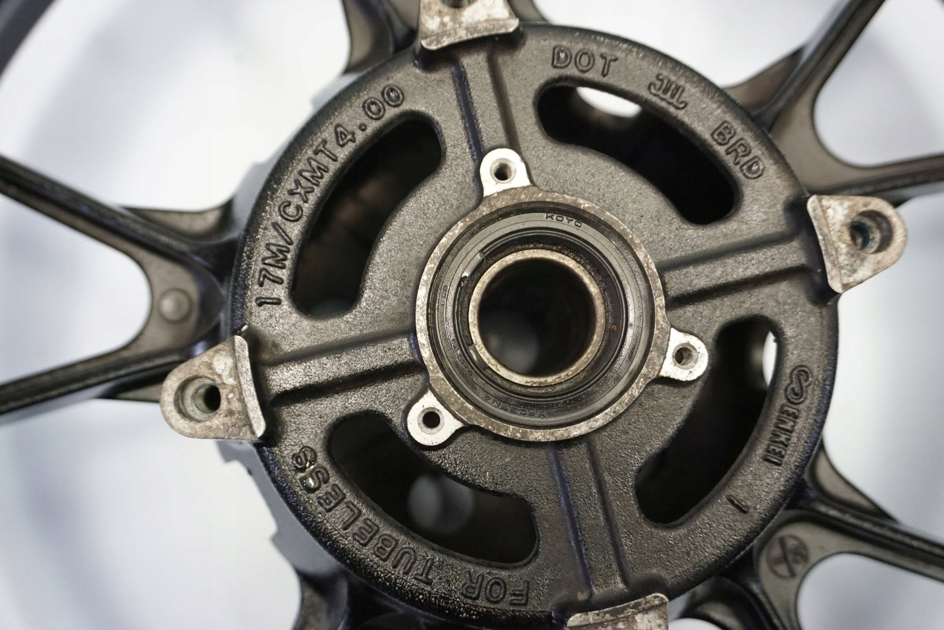 SUZUKI DL 1000 V-STROM 14-16 Felge hinten Wheel Hinterrad 6