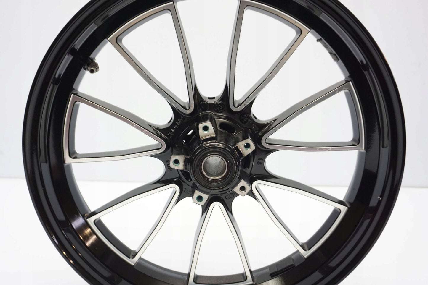 DUCATI DIAVEL 1200 Felge vorne Wheel Vorderrad 8