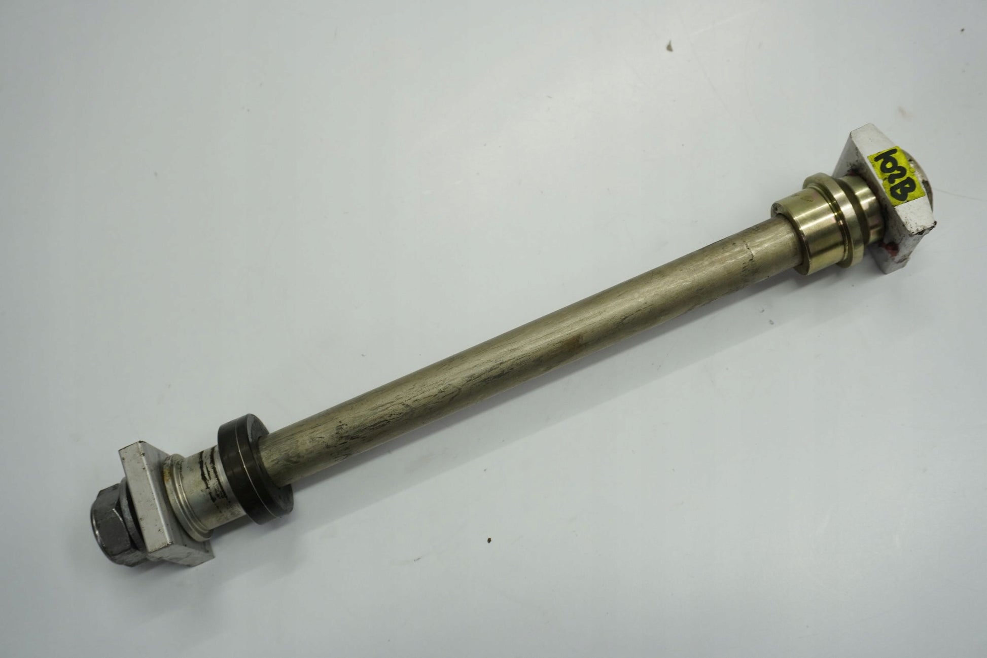 TRIUMPH TIGER 1050 06-12 Hinterachse Achse hinten Radachse rear axle 6