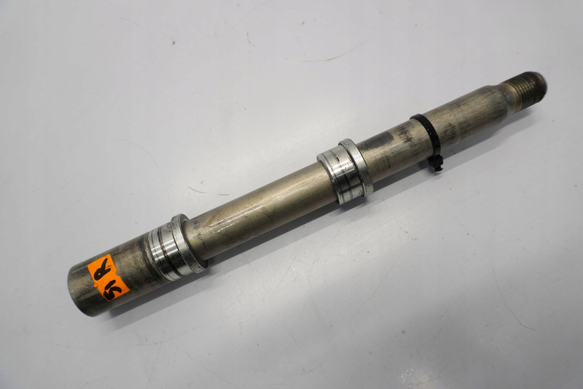 YAMAHA FZ1 1000 N FAZER RN16 06-15 Vorderachse Achse vorne Radachse front axle 4