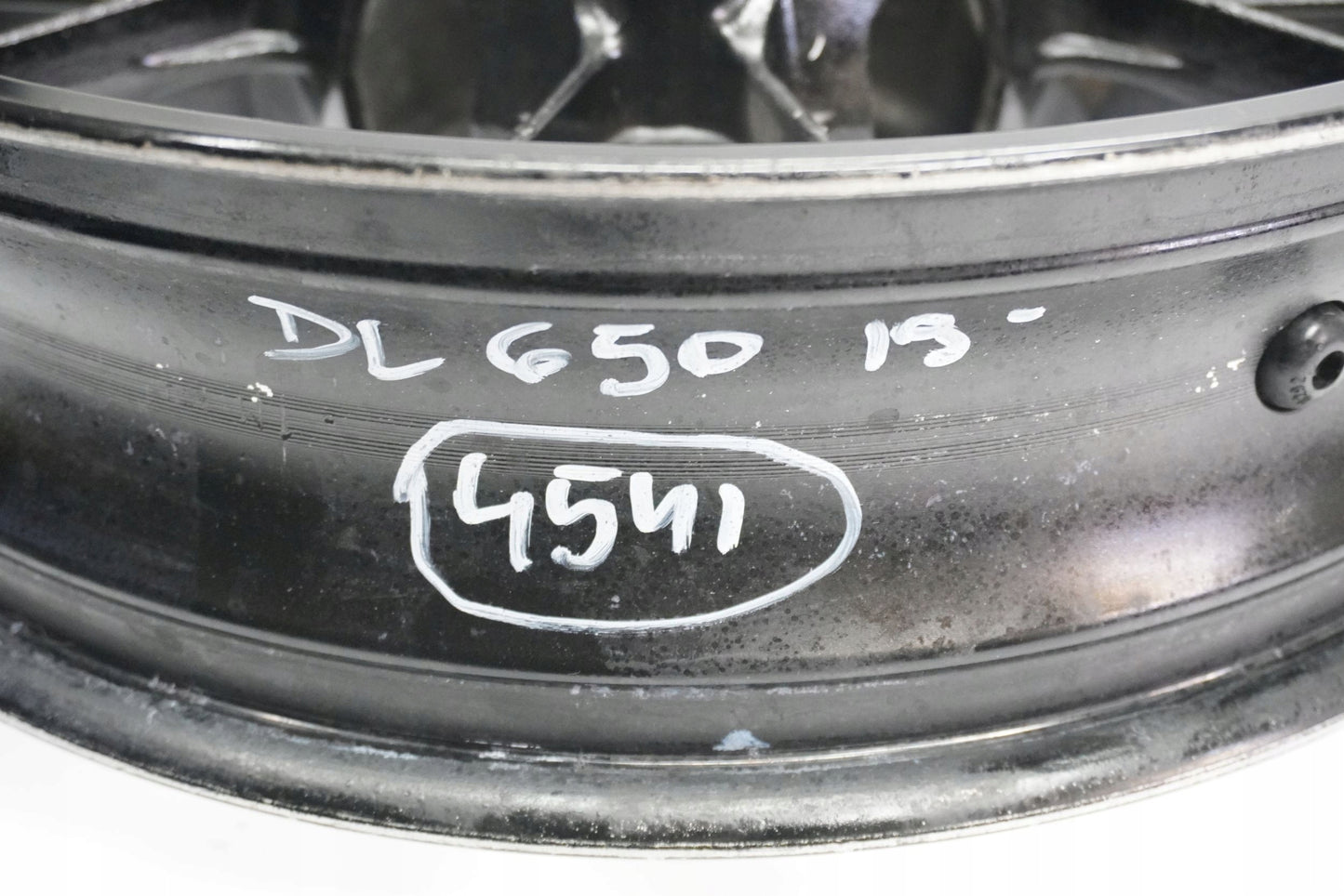 SUZUKI DL 650 V-STROM 19- Felge hinten Wheel Hinterrad 4