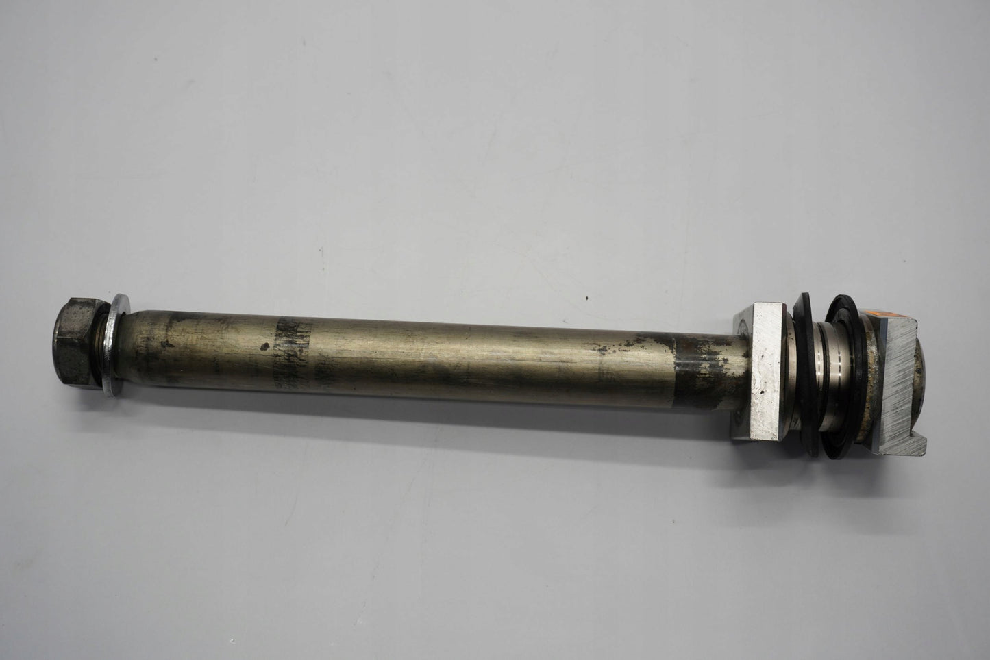 YAMAHA MT-01 1700 05-12 Hinterachse Achse hinten Radachse rear axle 2