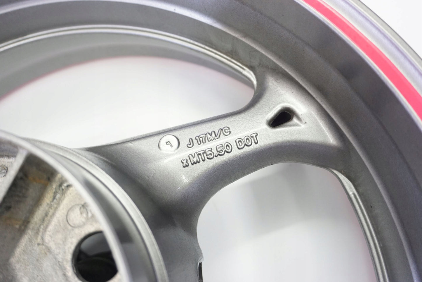 SUZUKI GSR 750 11-16 Felge hinten Wheel Hinterrad 3