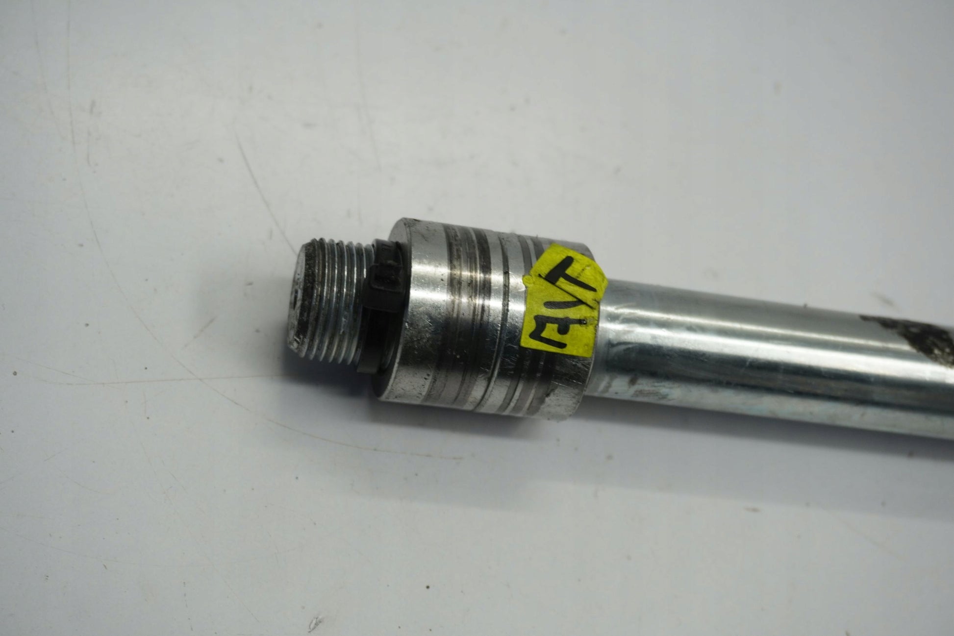 KAWASAKI 650 ER-6N 12-17 Vorderachse Achse vorne Radachse front axle 2