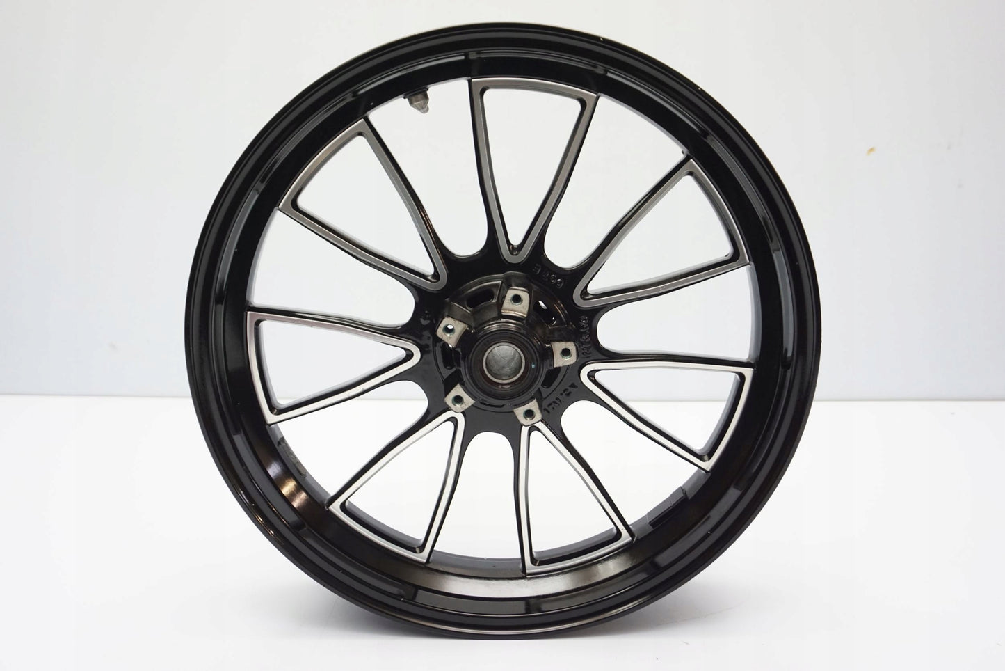 DUCATI DIAVEL 1200 Felge vorne Wheel Vorderrad 9