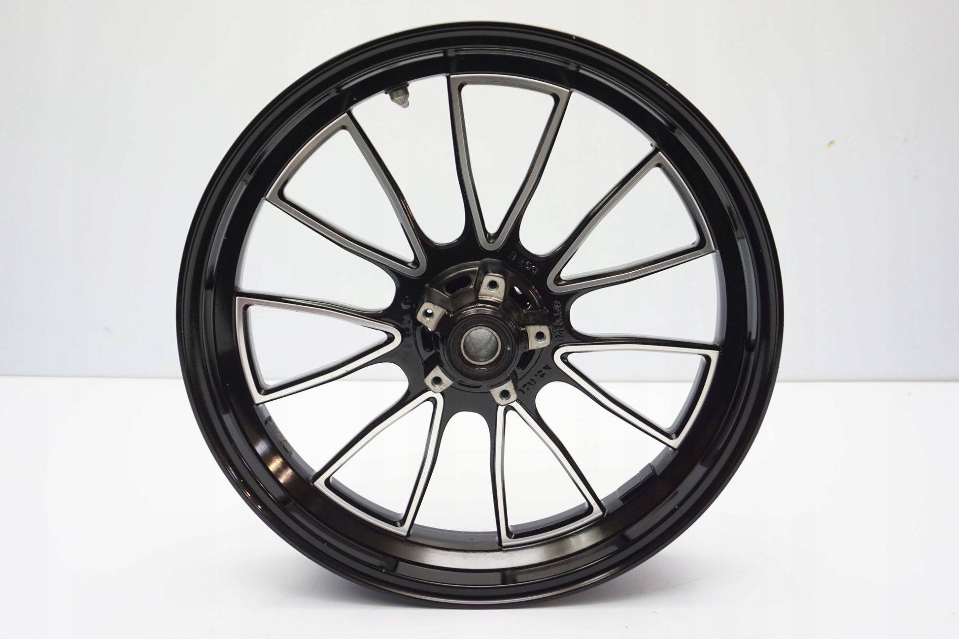 DUCATI DIAVEL 1200 Felge vorne Wheel Vorderrad 9