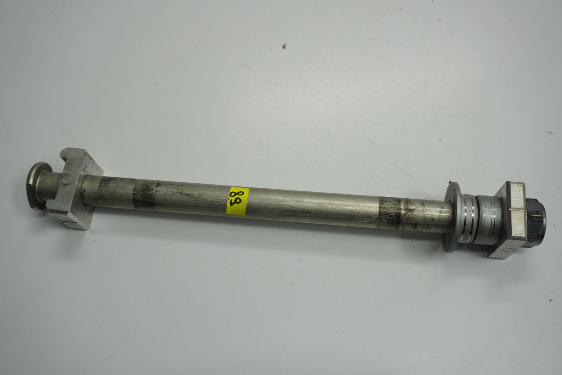 HONDA XL 750 TRANSALP 23- Hinterachse Achse hinten Radachse rear axle 2