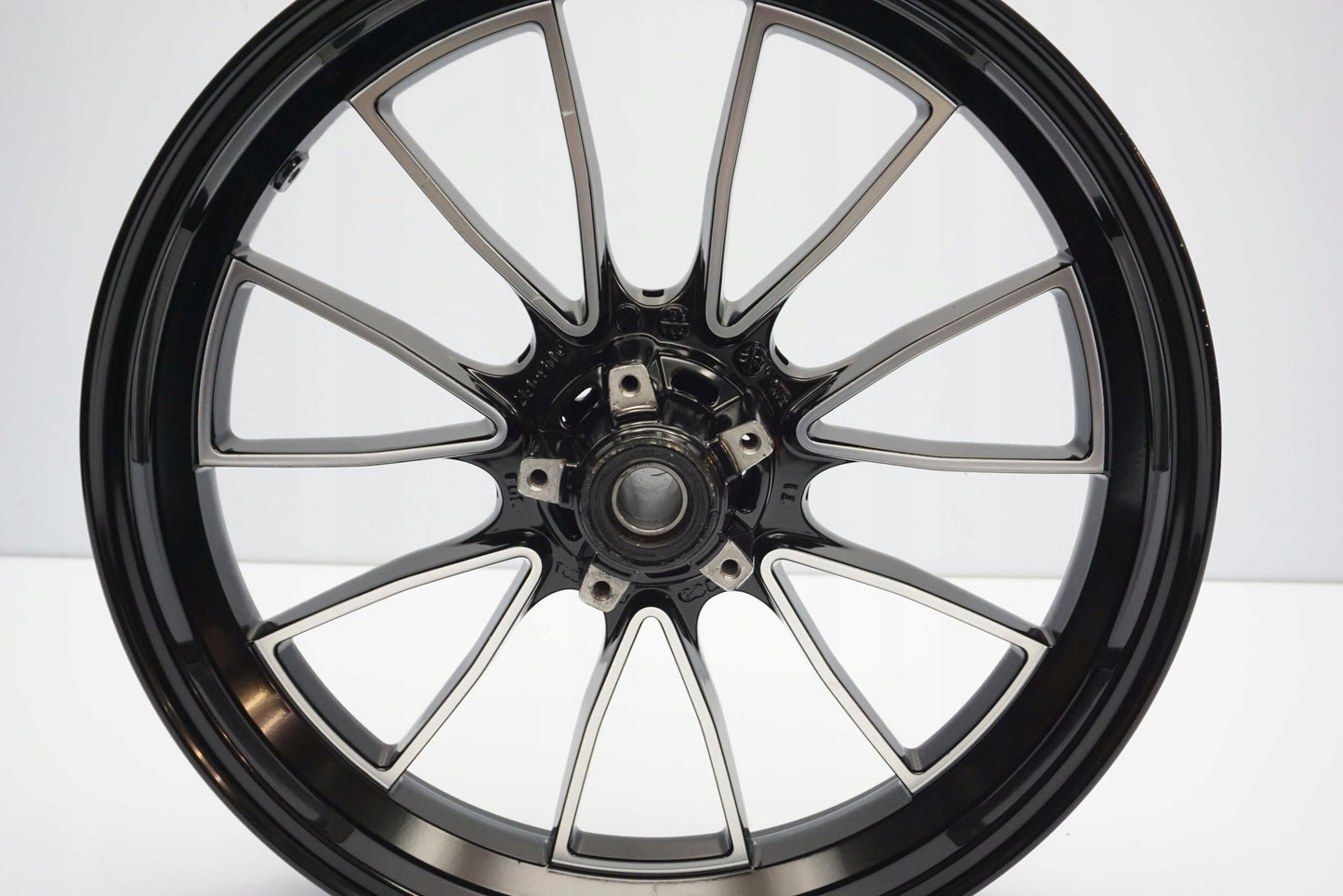 DUCATI DIAVEL 1200 Felge vorne Wheel Vorderrad 8