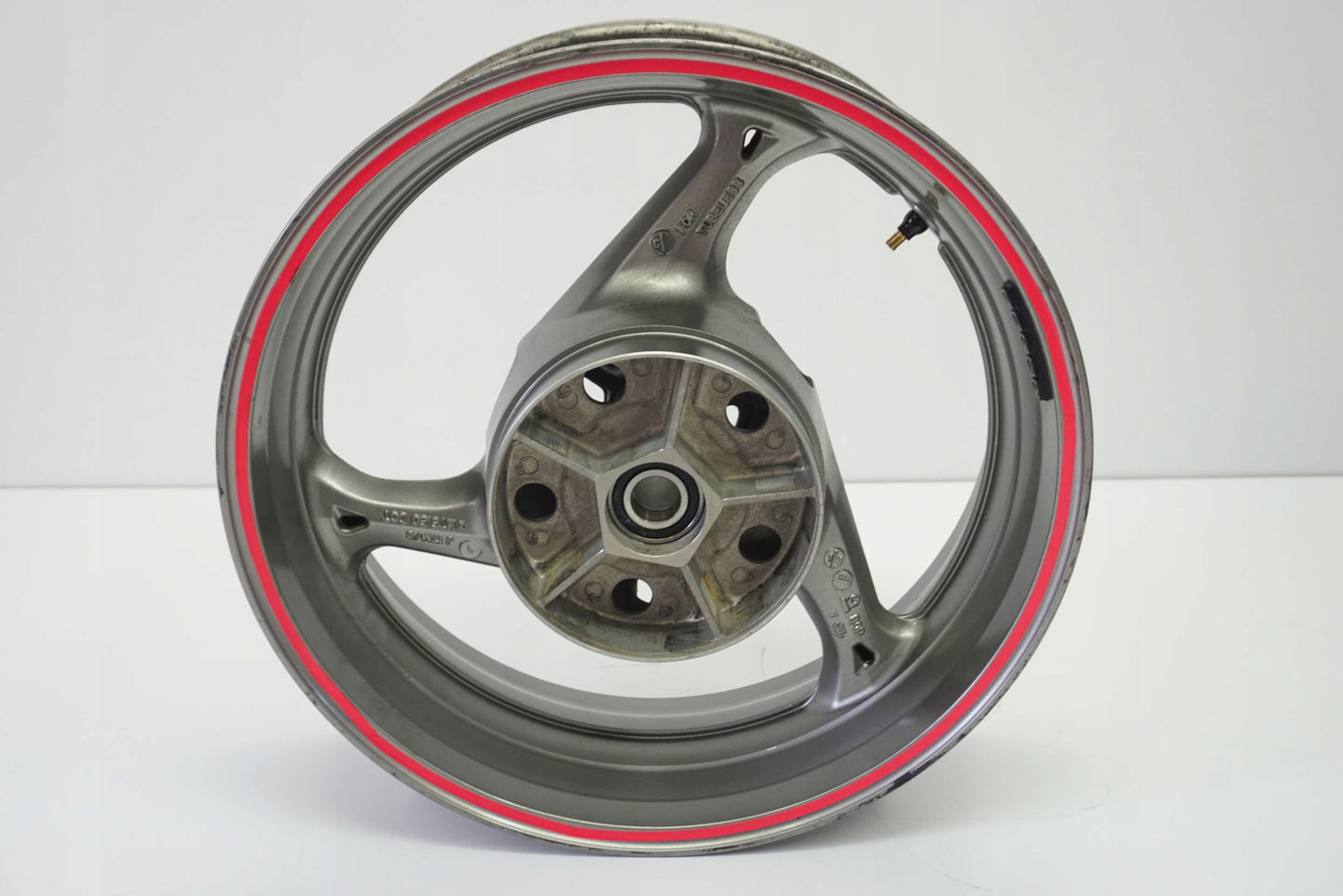 SUZUKI GSR 750 11-16 Felge hinten Wheel Hinterrad 9