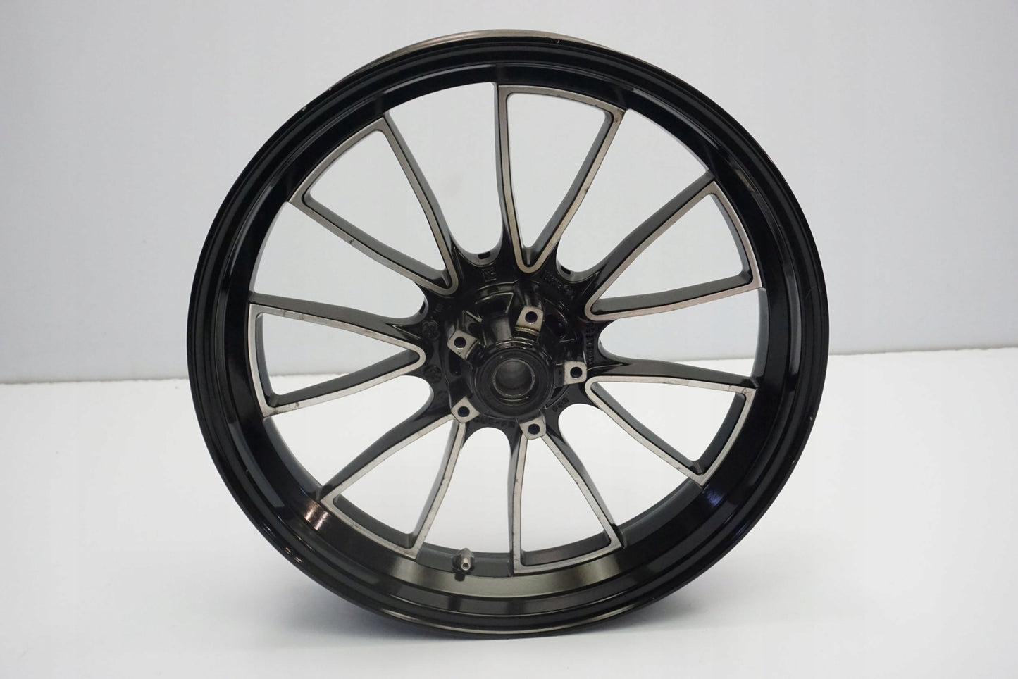 DUCATI DIAVEL 1200 Felge vorne Wheel Vorderrad 9