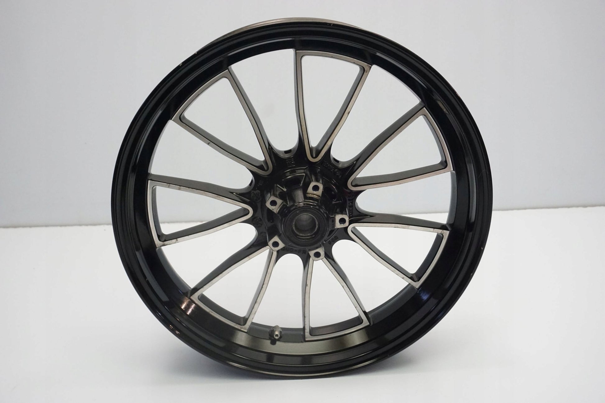 DUCATI DIAVEL 1200 Felge vorne Wheel Vorderrad 9