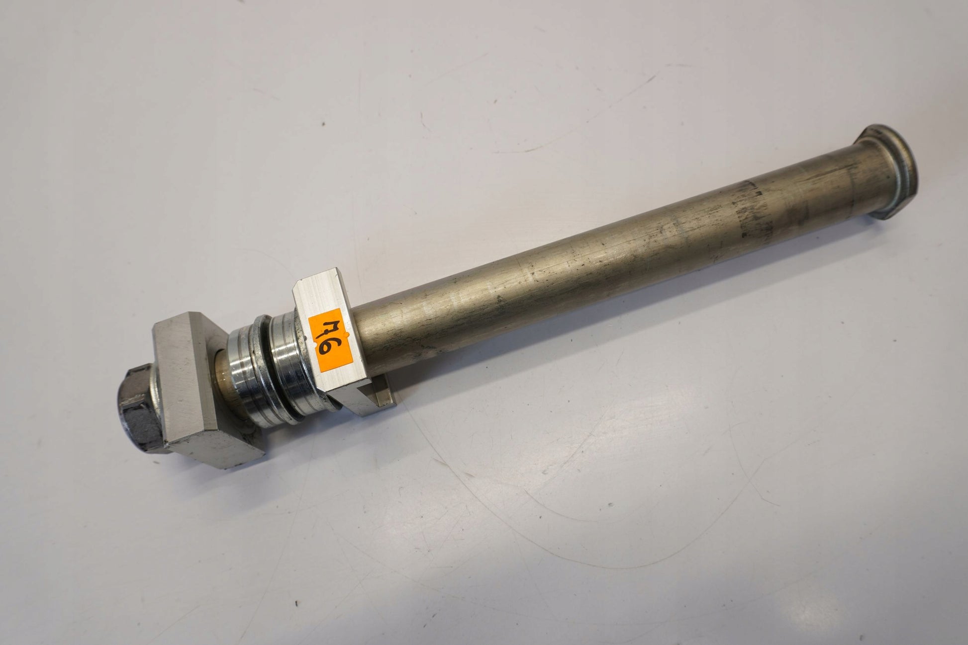 YAMAHA FZ6 FAZER 600 04-09 Hinterachse Achse hinten Radachse rear axle 4