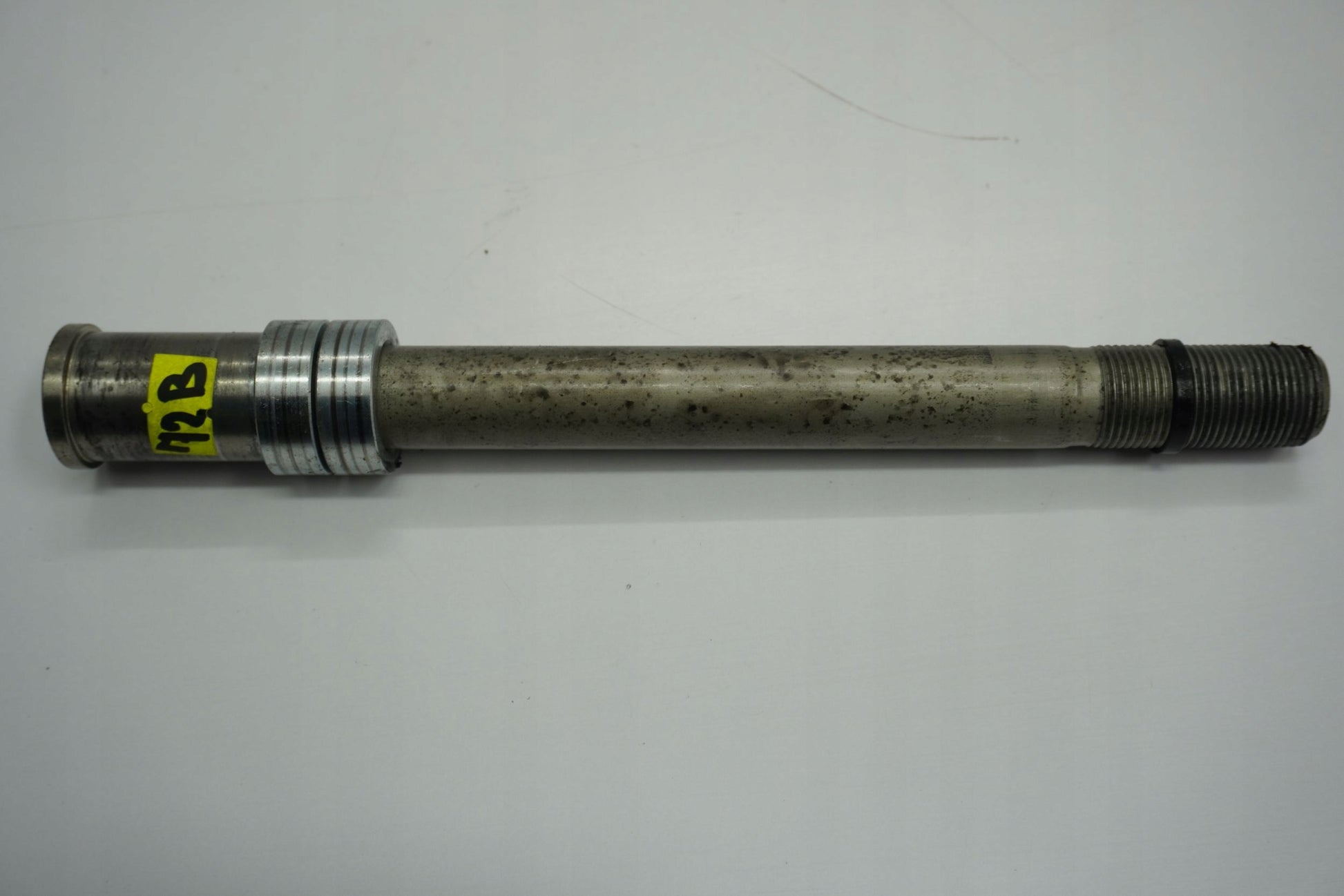 KAWASAKI Z 900 RS 18- Vorderachse Achse vorne Radachse front axle 3