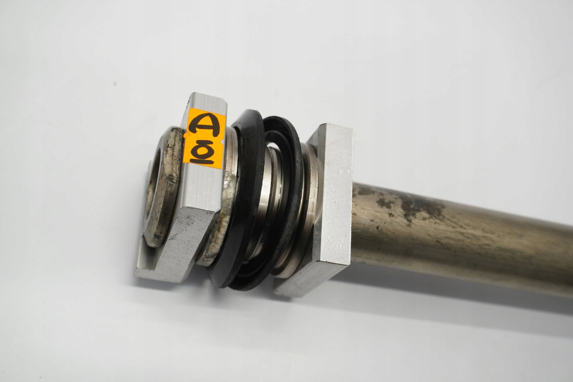 YAMAHA MT-01 1700 05-12 Hinterachse Achse hinten Radachse rear axle 3