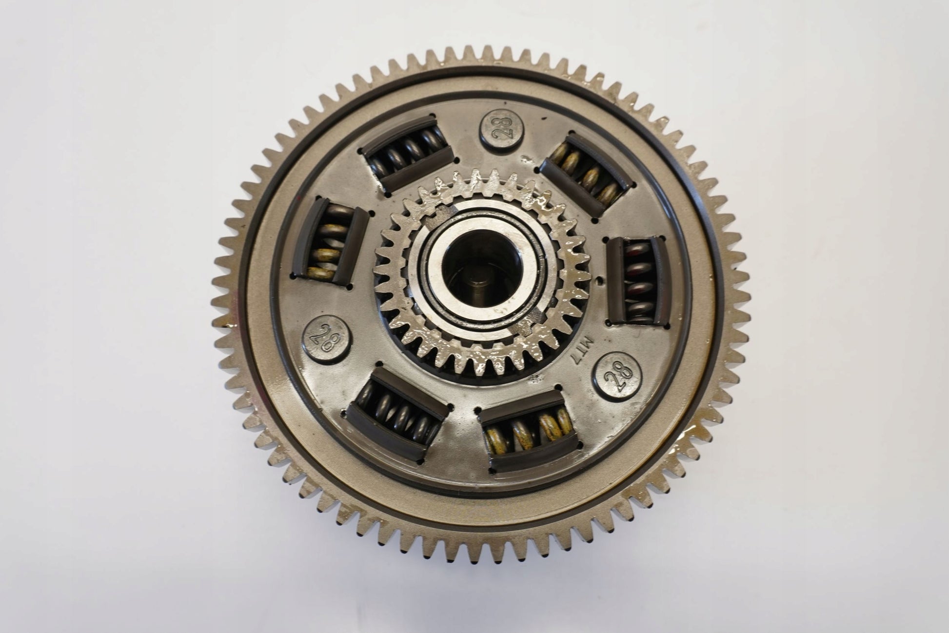 SUZUKI GSR 750 11-16 Kupplung Kupplungskorb Clutch 8