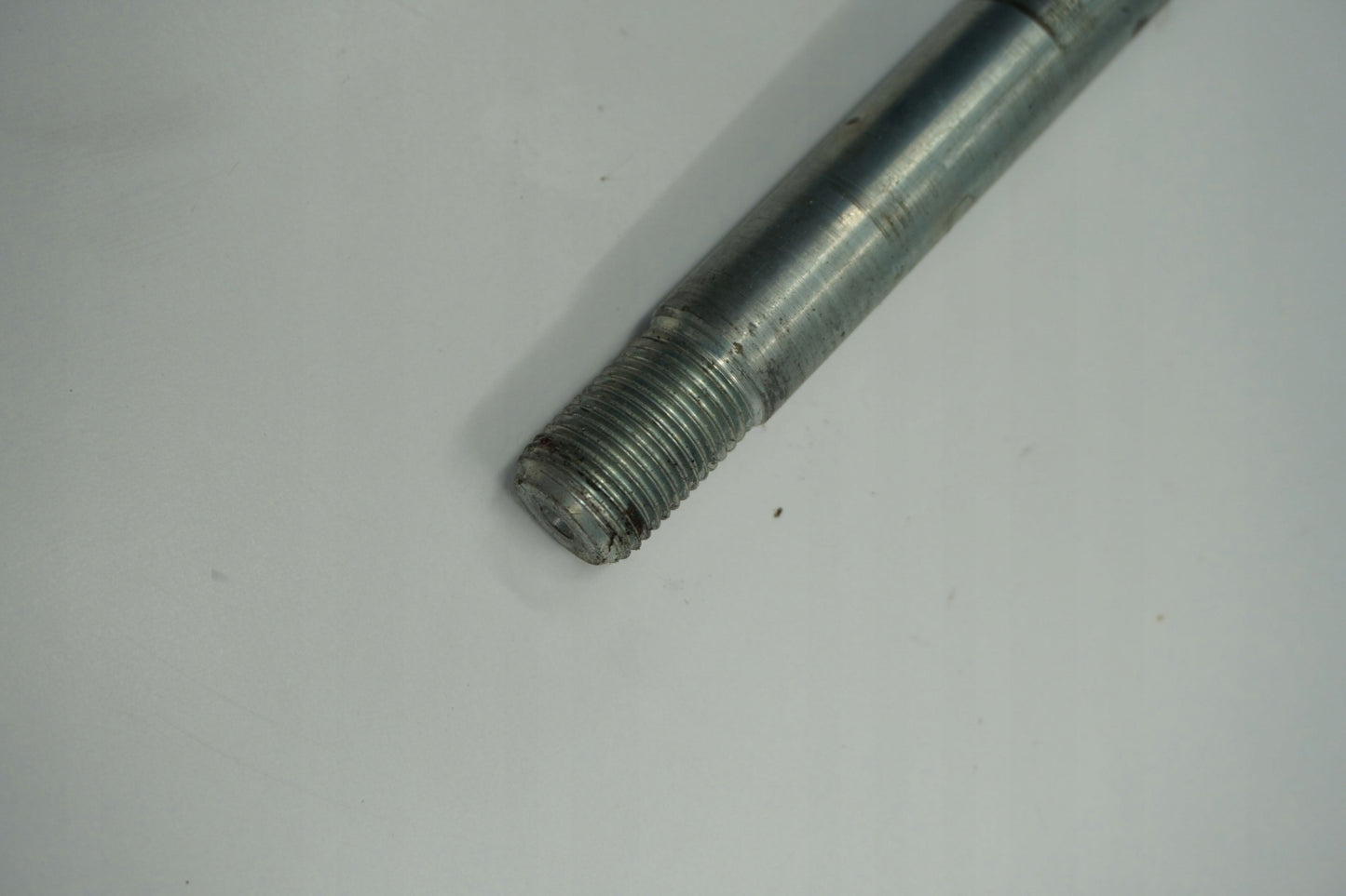 SUZUKI INTRUDER 800 05- Vorderachse Achse vorne Radachse front axle 3