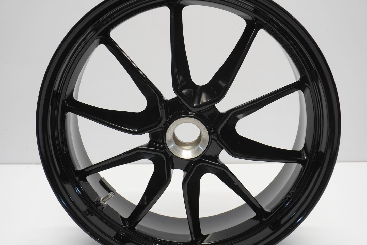 DUCATI HYPERMOTARD 821 13-15 Felge hinten Wheel Hinterrad 3