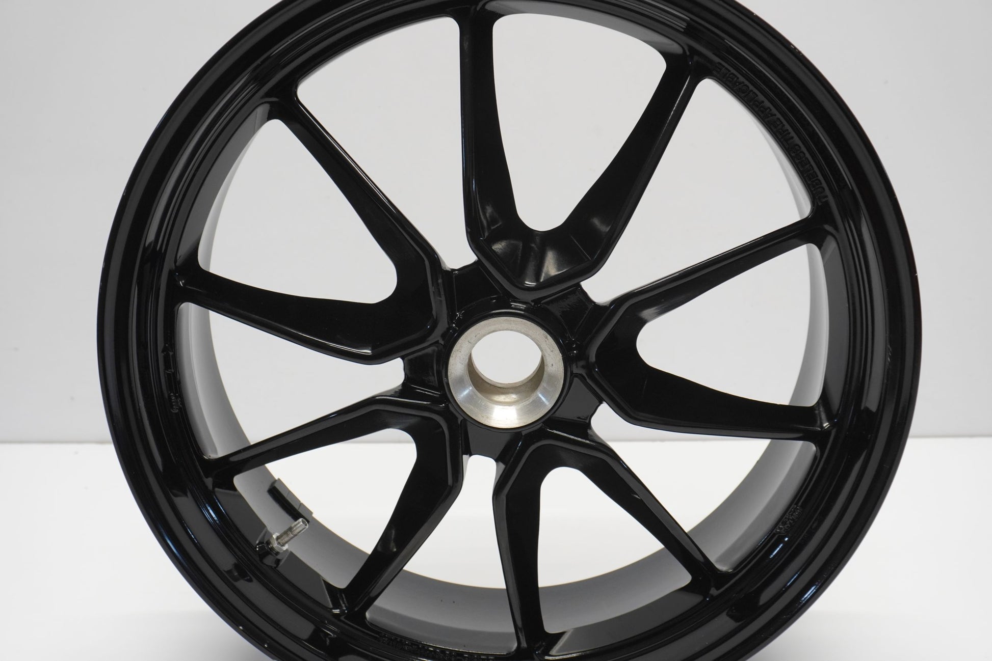 DUCATI HYPERMOTARD 821 13-15 Felge hinten Wheel Hinterrad 3
