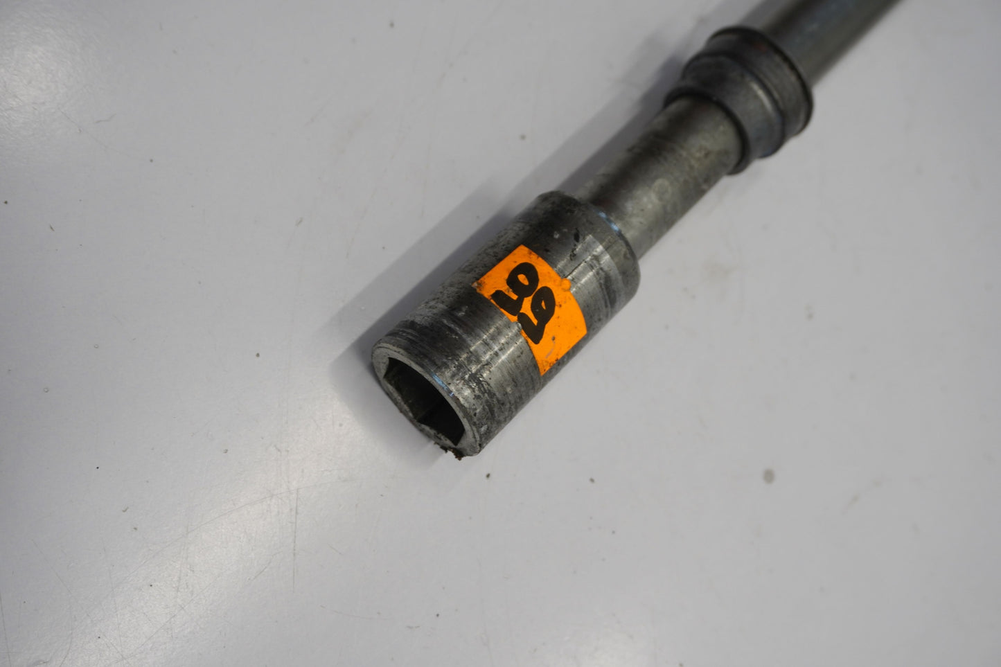 BMW F 700 GS 12-17 Vorderachse Achse vorne Radachse front axle 3