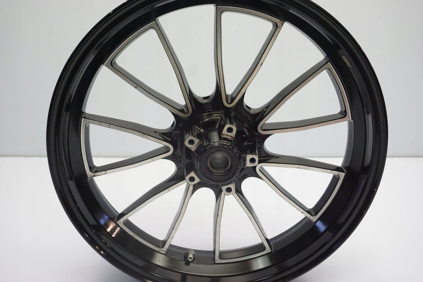 DUCATI DIAVEL 1200 Felge vorne Wheel Vorderrad 10