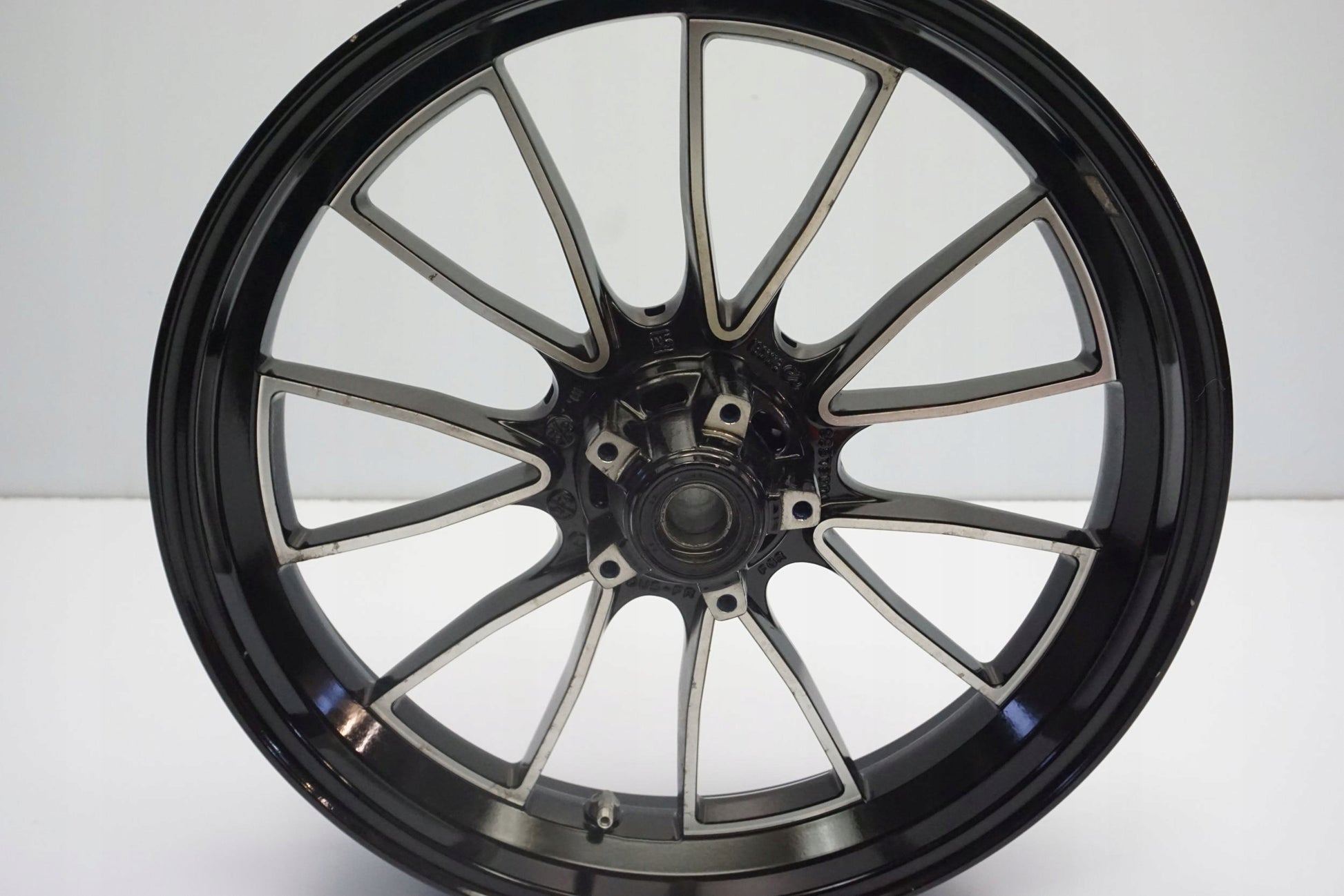 DUCATI DIAVEL 1200 Felge vorne Wheel Vorderrad 10