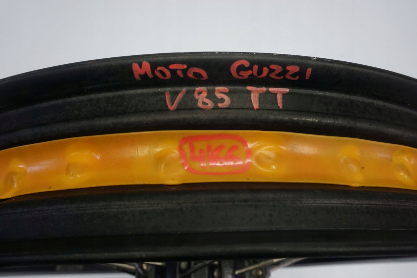 MOTO GUZZI V85 TT 2020 Felge vorne Wheel Vorderrad 7